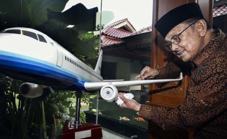 Biografi B.J. Habibie, “Sang Bapak Teknologi Indonesia”
