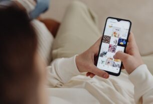 Doomscrolling: Kebiasaan Kecil yang Diam-Diam Merusak Mental